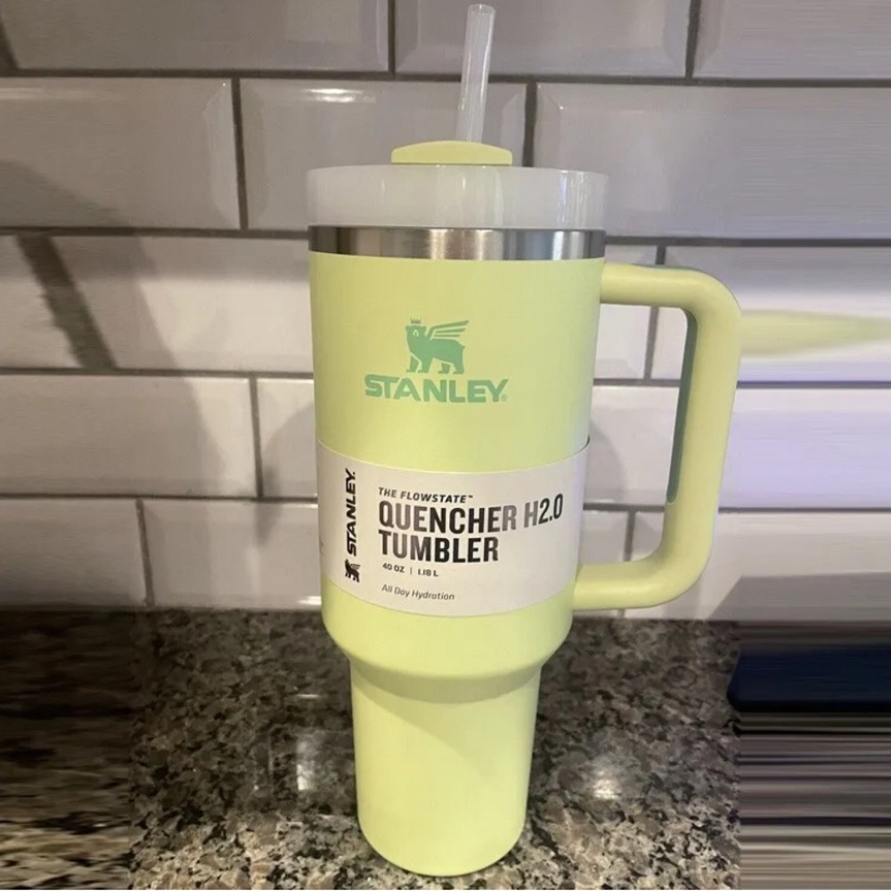 Stanley 40oz Quencher H2.0 FlowState Stainless Steel Vacuum Insulated Tumbler. - Picture 8 of 12